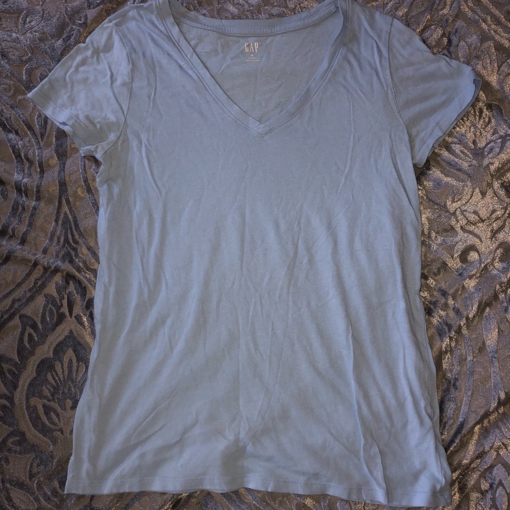 Gap vneck tshirt